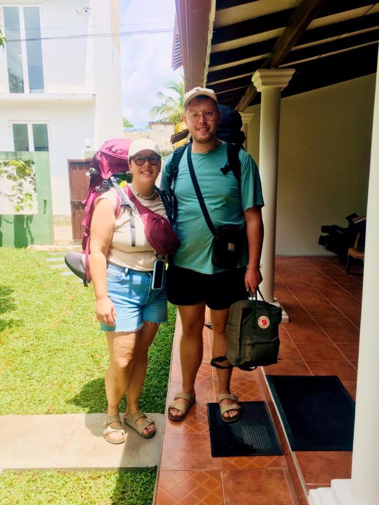 Kavee Transit Hotel Katunayaka Buitenkant foto