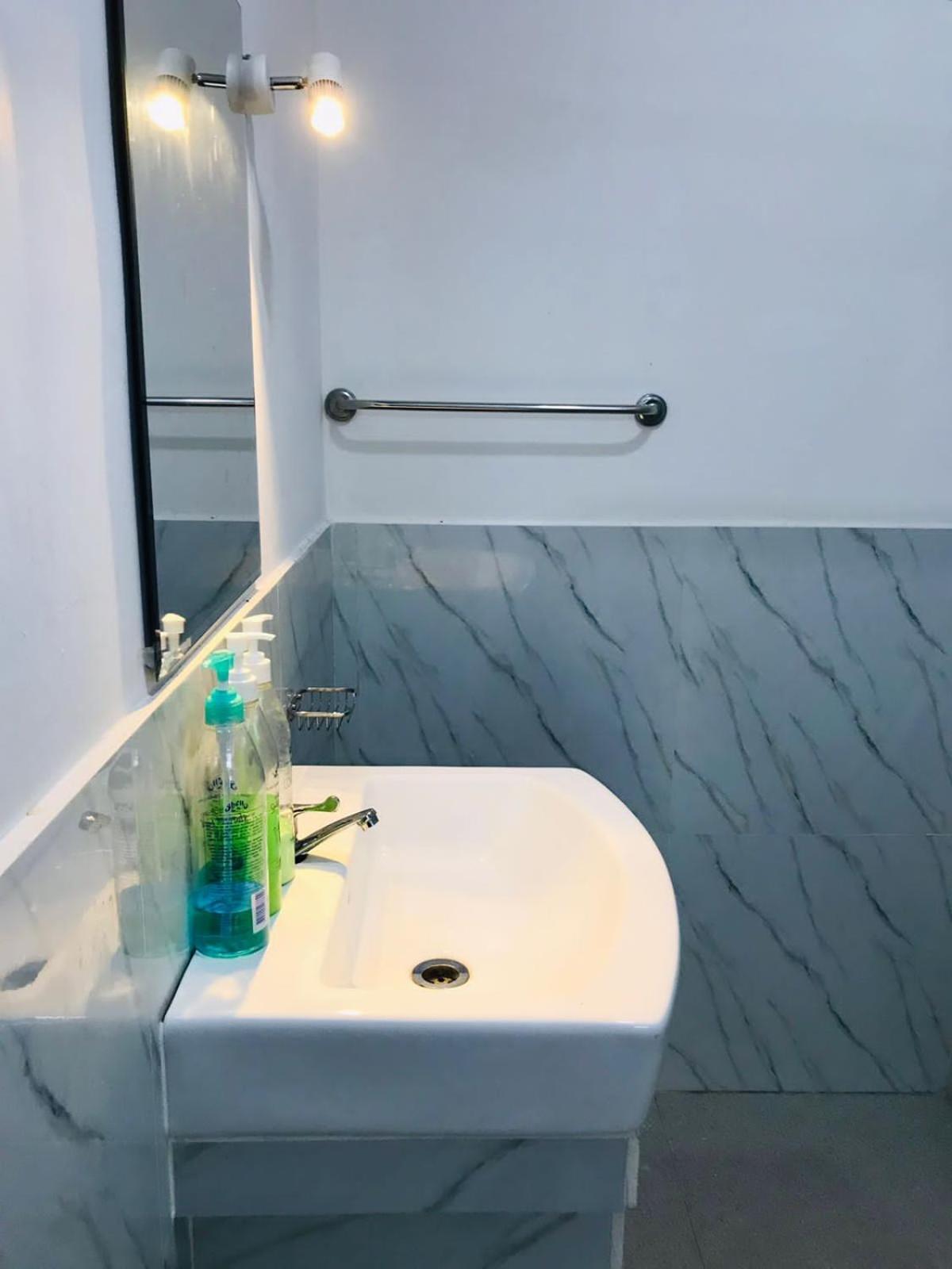 Kavee Transit Hotel Katunayaka Buitenkant foto