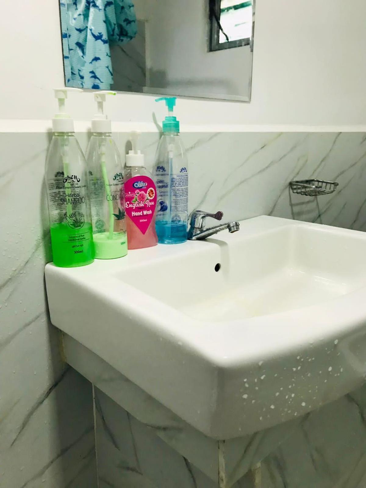 Kavee Transit Hotel Katunayaka Buitenkant foto